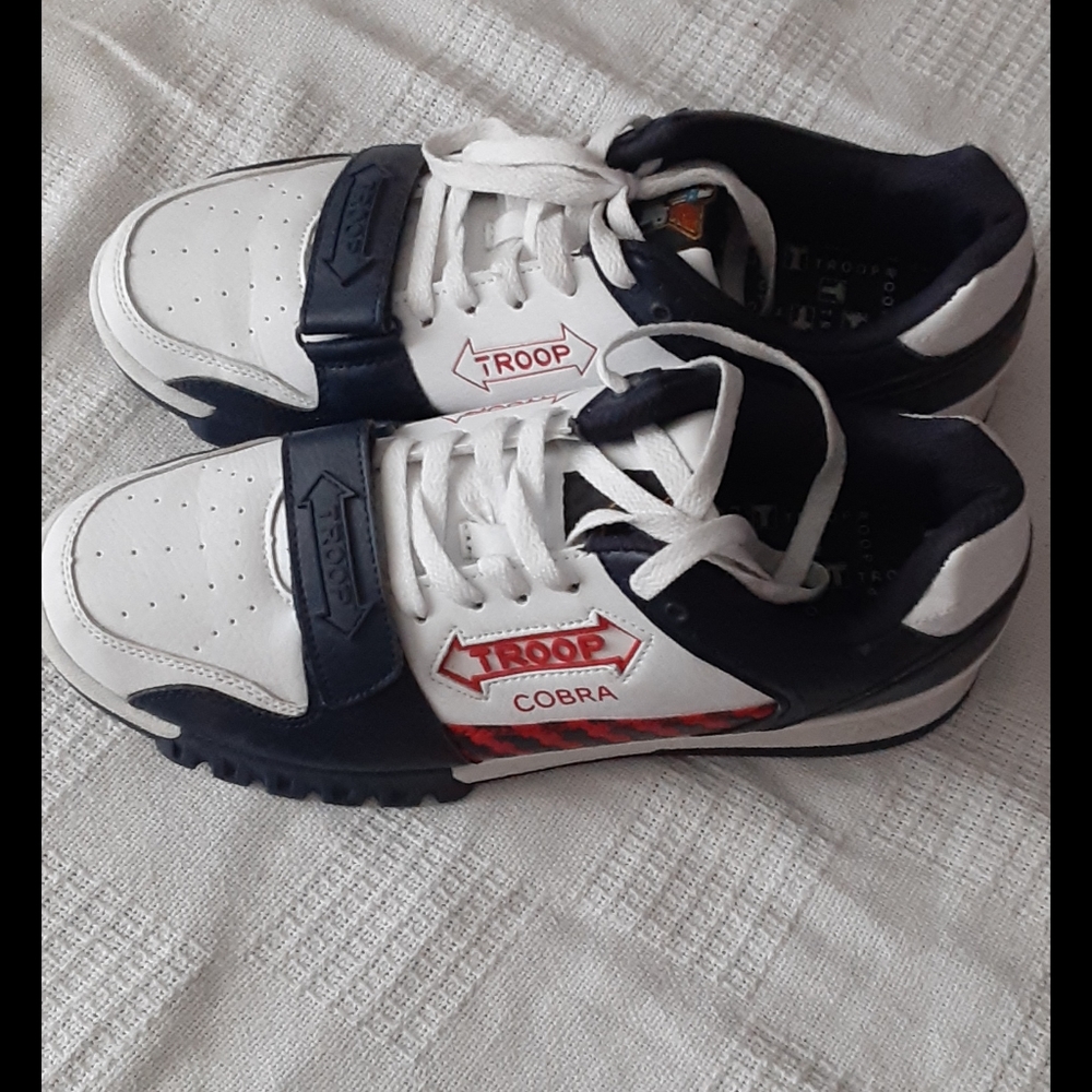 Troop sneakers